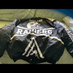 Black/Grey NFL Oakland Raiders jacket. Size 5XL.